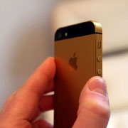 Золотой и графитовый iPhone 5S в деталях