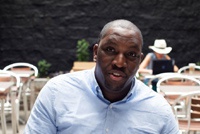 День из жизни самого популярного мастера по ремонту айфонов в Нью-Йорке