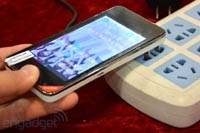 Смартфон Daxian N100i можно воткнуть в розетку