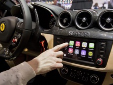 Возможности Apple CarPlay показаны на видео