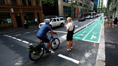 Как идти и переписываться на iPhone без риска для жизни