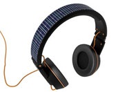 "Солнечные" наушники помогут зарядить смартфон