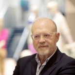 Члены правления Apple избавляются от акций компании