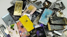 TechRax показал коллекцию смартфонов, уничтоженных в 2016 году
