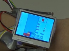 Разработчики смарт-часов WristWhirl реализовали идею компании Apple