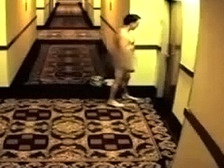 Новый хит YouTube: Голый мужчина оказался по ту сторону захлопнувшейся двери