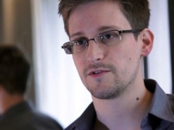 Россияне предлагают Сноудену еду, жилье и штамп в паспорте