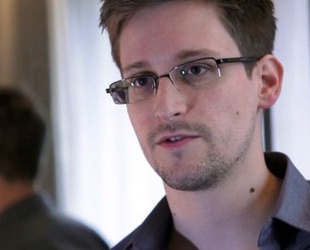 Россияне предлагают Сноудену еду, жилье и штамп в паспорте