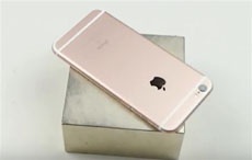 iPhone 6s против магнита