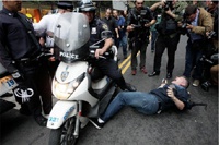 Полиция Нью-Йорка провалила фотоконкурс в Twitter