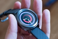 Представлены спортивные умные часы Samsung Gear Sport