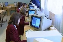 Украинским школьникам пообещали онлайн-учебники