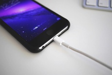 Зарядить iPhone за 5 минут: раскрыты секреты сверхбыстрой зарядки