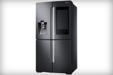 Samsung привезла на CES 2016 холодильник со встроенным планшетом