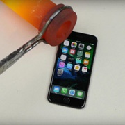 На iPhone 7 вылили расплавленное золото
