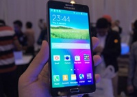 Samsung представила свой самый тонкий смартфон