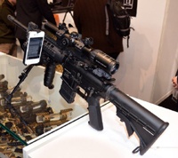 iPhone подключили к винтовке