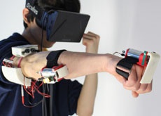 Виртуальную реальность научили бить пользователя