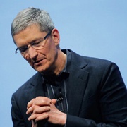 Тим Кук извинился перед потребителями