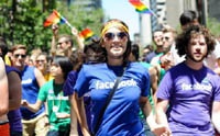 Цукерберг возглавил 700 сотрудников Facebook на гей-параде в США (Фото)