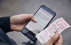 В японском аэропорту появилась туалетная бумага для смартфонов