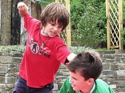 Друзья на Facebook - надоели! Хочу получить врагов