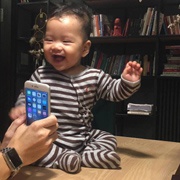 В сети появились первые реальные фотографии iPhone 7