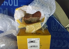 Мужчина заказал в соцсети два iPhone, а получил чехлы и камни