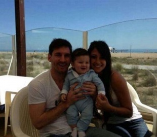 Месси опубликовал своё фото с женой и пятимесячным сыном