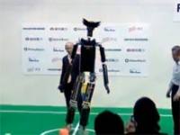 Японцы научили андроида играть в футбол