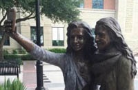 В Техасе появился памятник селфи