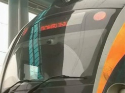 В Интернете появилось шокирующее видео: поезд "Хюндай" убивает человека