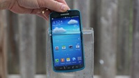 Корпус влагостойкого Samsung Galaxy S4 дал течь