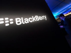 Глава BlackBerry защищает телефонный бизнес