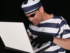 Мошенники обманули женщину при покупке компьютера