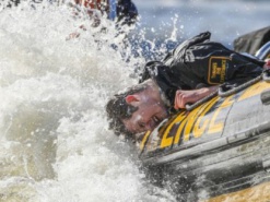 Интернет охватило очередное безумство – экстремальное мытье головы