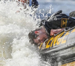 Интернет охватило очередное безумство – экстремальное мытье головы