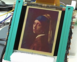 Японцы создали цветную электронную бумагу