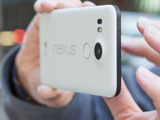 Google Nexus 5X после включения просит загрузить своё первое обновление