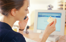 Жительница Николаева лишилась 14 тысяч гривен, пытаясь продать в интернете платье