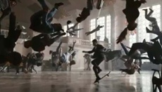 Apple сняла рекламу умных часов на ж/д вокзале в Киеве