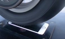 Для испытания iPhone 6s блогер использовал мотоцикл Ducati