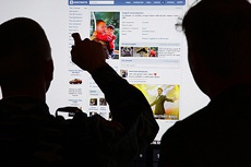 Уязвимость «ВКонтакте» позволила хакеру узнать номера Дурова и Медведева