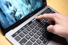 Apple работает над новыми моделями MacBook Pro без панели Touch Bar