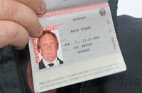 В паспорте Депардье разглядели сомнительное фото "из интернета"