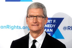 Тим Кук удалил из Twitter размытое фото, ставшее антирекламой iPhone