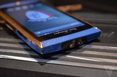 На CES привезли смартфон Tonino Lamborghini 88 Tauri с двумя SIM и ценой $6000