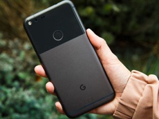 Google Pixel пережил погружение в воду