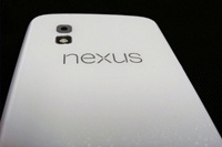 Белый Nexus 4 может вскоре появиться в магазинах