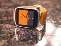 Глава ASUS заявил об отсрочке релиза ZenWatch 2 до следующего года